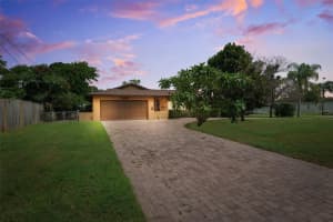 1701 Pinellas Point Dr S, ST PETERSBURG