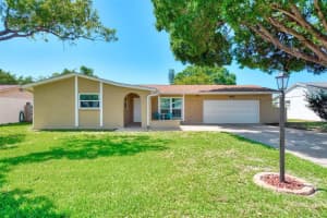 818 Plum Tree Ln, SARASOTA