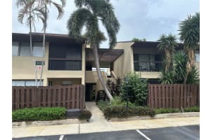 895 N Village Dr N #107, ST PETERSBURG