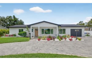 2726 Leslee Lake Dr N, ST PETERSBURG