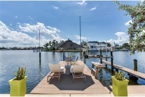 1172 35th Ave Ne, ST PETERSBURG