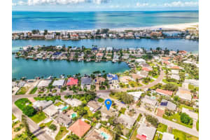 10203 3rd St E, TREASURE ISLAND