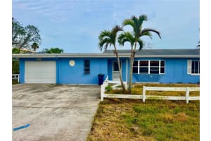 17595 1st St E, REDINGTON SHORES