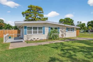 8486 Pelican Ln, SEMINOLE