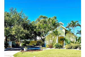 615 N Mayo St, CRYSTAL BEACH