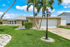 1935 Se 36th Ter, CAPE CORAL