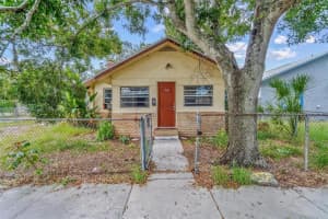 1745 44th St S, ST PETERSBURG