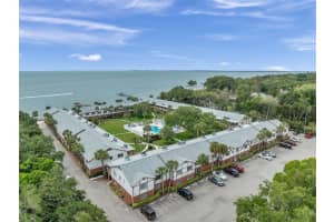 650 Pinellas Point Dr S #211, ST PETERSBURG