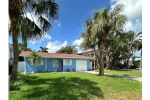 17734 1st St E, REDINGTON SHORES