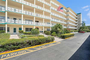 2960 59th St S #411, GULFPORT