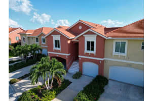 11 Franklin Ct S #c, ST PETERSBURG