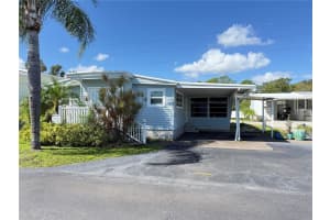 6830 Americana Dr Ne #127, ST PETERSBURG