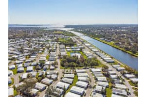 347 Canal Way, OLDSMAR