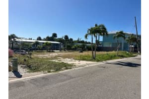 766 Saint Judes Dr N, LONGBOAT KEY 766 Saint Judes Dr N, LONGBOAT KEY