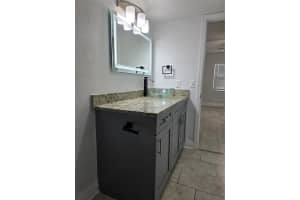 3821 N Oak Dr #j51, TAMPA