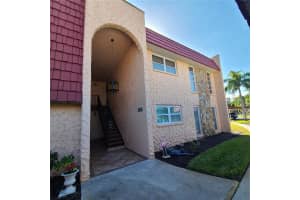 220 Buttonwood Cir #220, SEMINOLE