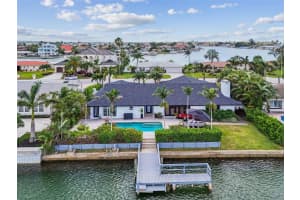 221 Howard Dr, BELLEAIR BEACH