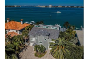 297 1st St W, ST PETERSBURG