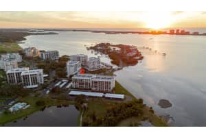 100 Oakmont Ln #703, BELLEAIR