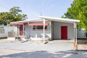 2025 Melody Dr, HOLIDAY