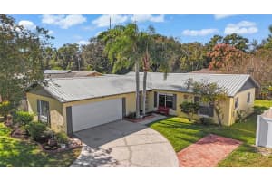 918 York Dr, BRANDON