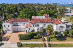 1102 Palm View Ave, BELLEAIR