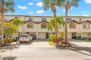 391 Madeira Cir, TIERRA VERDE