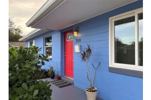 704 72nd Ave N, ST PETERSBURG