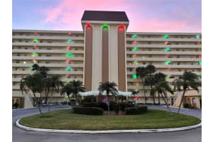 4750 Cove Cir #904, ST PETERSBURG