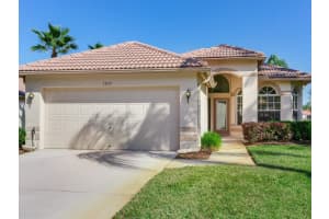 1277 Lindenwood Dr, TARPON SPRINGS