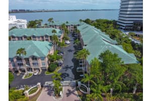 2305 Bay Club Cir #2305, TAMPA