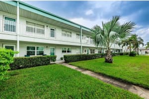 5267 81st St N #8, ST PETERSBURG