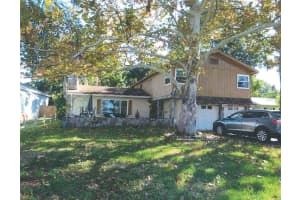 705 Shore Dr E, OLDSMAR