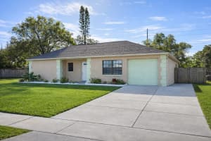 2902 Blossom Lake Dr, HOLIDAY