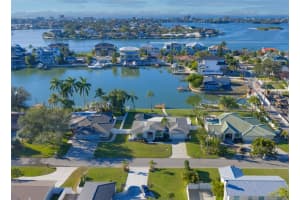 402 Harbor View Ln, LARGO
