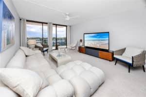 1 Key Capri #606w, TREASURE ISLAND