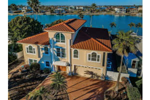 30 Dolphin Dr, TREASURE ISLAND