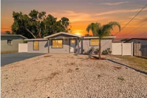 7213 Country Club Dr, HUDSON