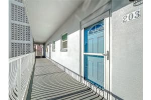 5925 Shore Blvd S #203, GULFPORT