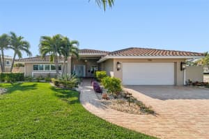 7864 9th Ave S, ST PETERSBURG