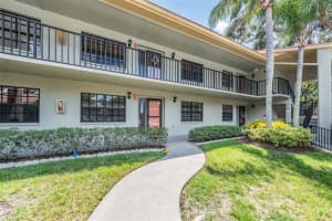 2020 Lakeview Dr #105, CLEARWATER
