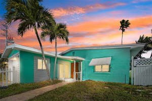 14555 N Bayshore Dr, MADEIRA BEACH