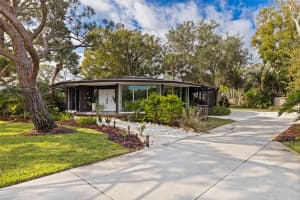 7117 Sunshine Dr S, ST PETERSBURG