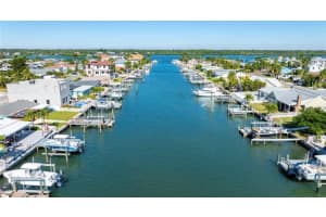 17611 1st St E, REDINGTON SHORES