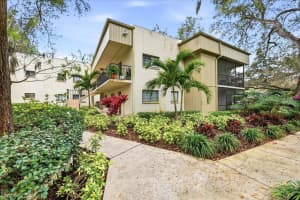 3300 Fox Chase Cir N #202, PALM HARBOR