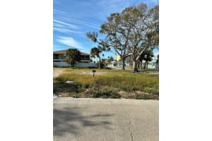 13354 2nd St E, MADEIRA BEACH