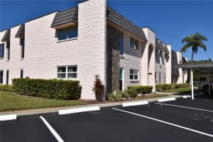 121 Fernwood Cir #121, SEMINOLE