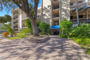 402 Tarpon Pt, TARPON SPRINGS