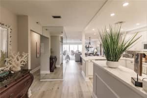 1255 E Peppertree Dr #305, SARASOTA