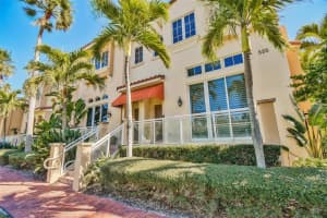 525 Mandalay Ave #11, CLEARWATER BEACH